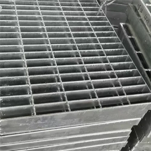 Kisi baja bar galvanis dengan pelat kotak -kotak